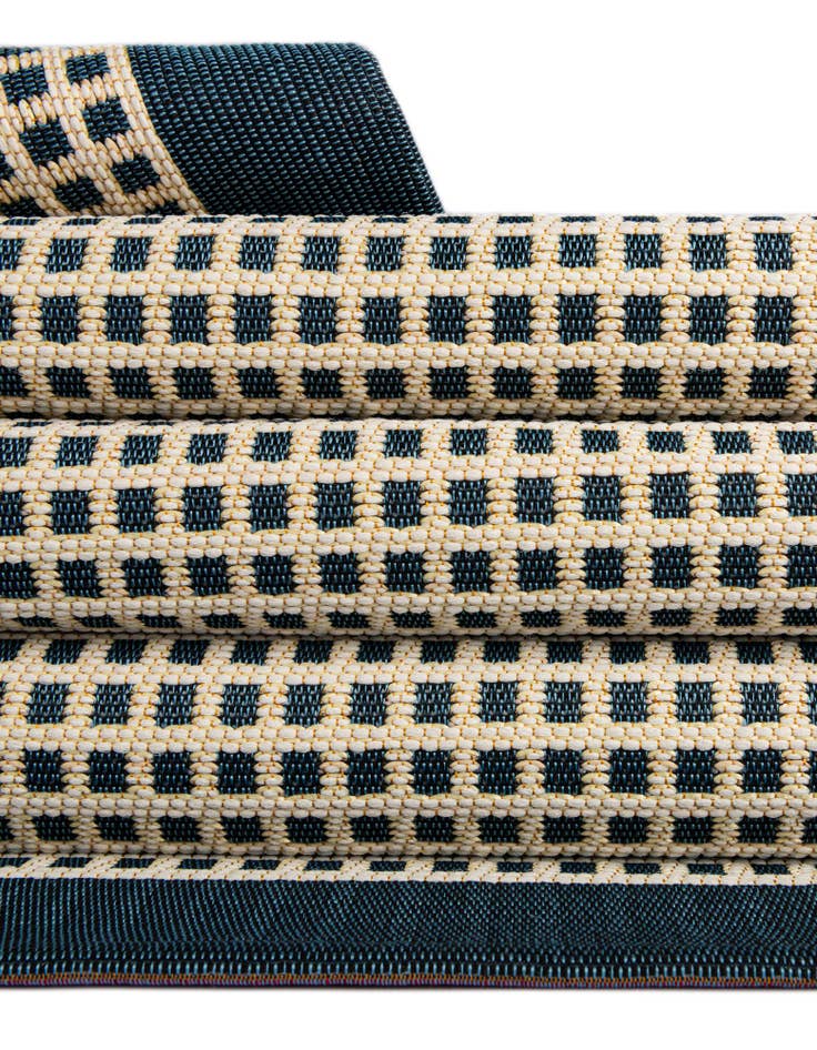 Detail image of  7' 10 x 7' 10  Washable Border Indoor / Outdoor Round Rug