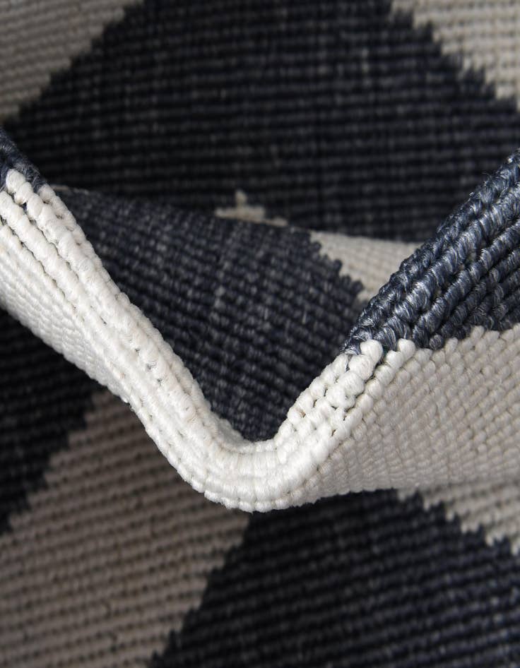 Detail image of  7' x 7'  Washable Coastal Indoor / Outdoor Round Rug