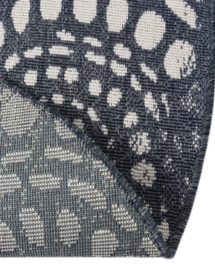 Detail image of  7' x 7'  Washable Coastal Indoor / Outdoor Round Rug