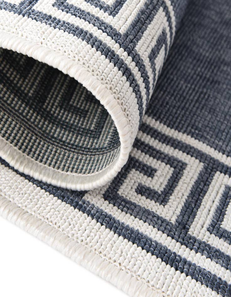 Detail image of  4' x 4'  Washable Coastal Indoor / Outdoor Round Rug