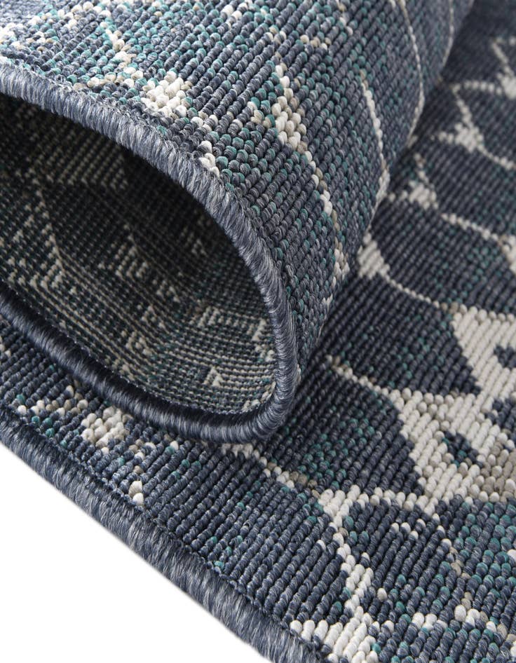 Detail image of  7' x 7'  Washable Lattice Indoor / Outdoor Round Rug