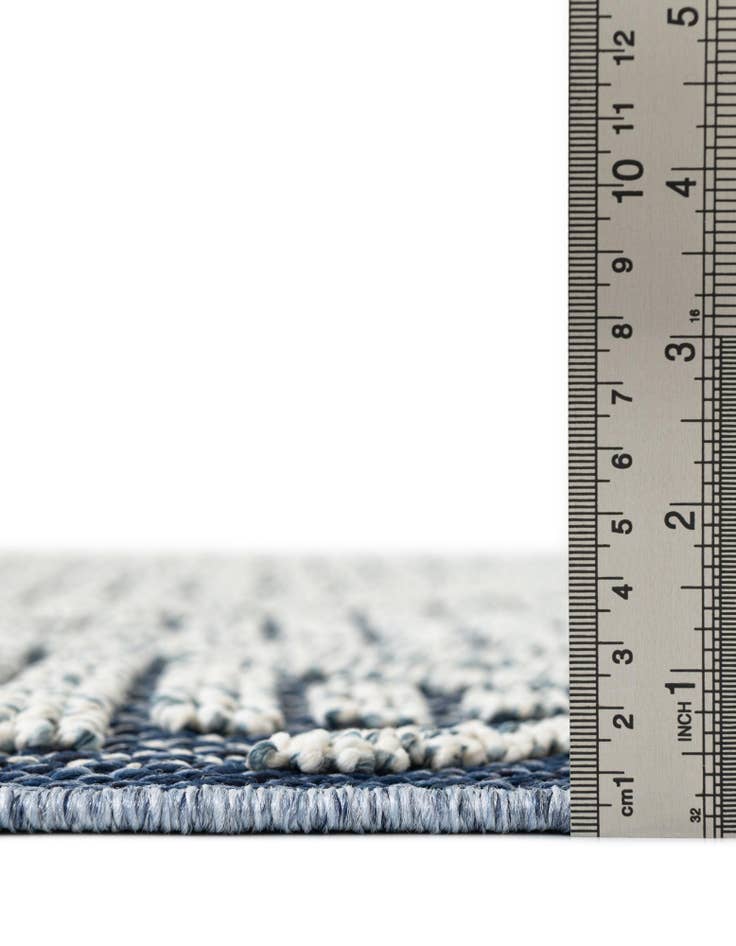 Detail image of  5' 3 x 5' 3  Washable Lattice Indoor / Outdoor Round Rug