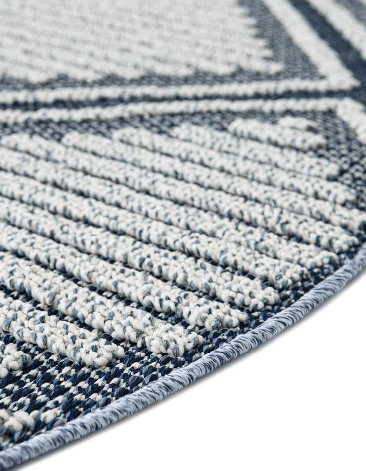 Detail image of  5' 3 x 5' 3  Washable Lattice Indoor / Outdoor Round Rug