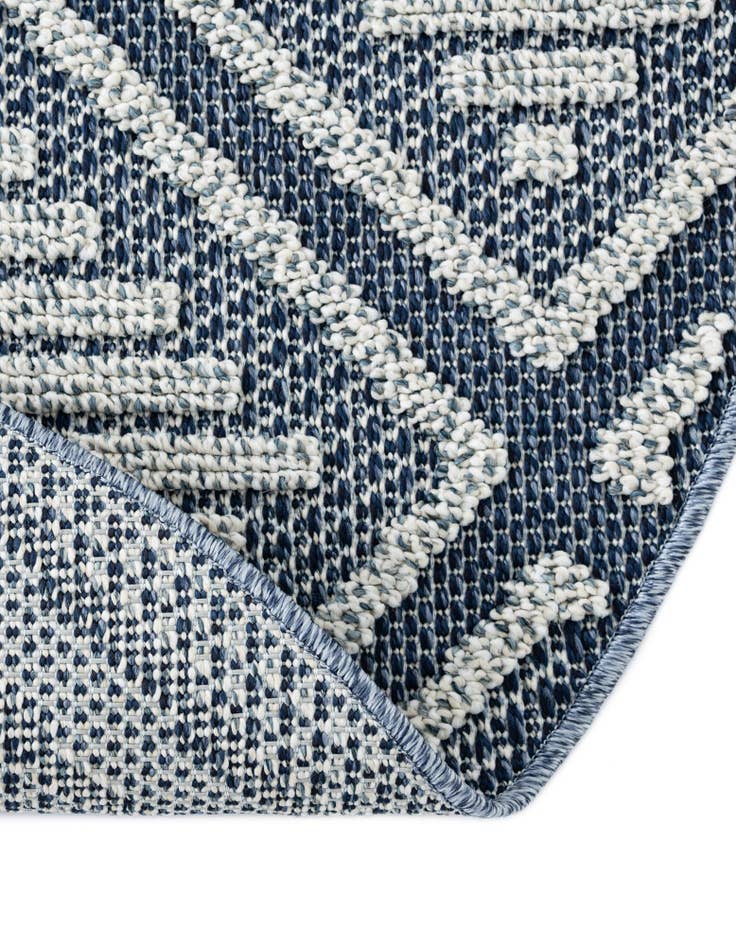 Detail image of  5' 3 x 5' 3  Washable Lattice Indoor / Outdoor Round Rug