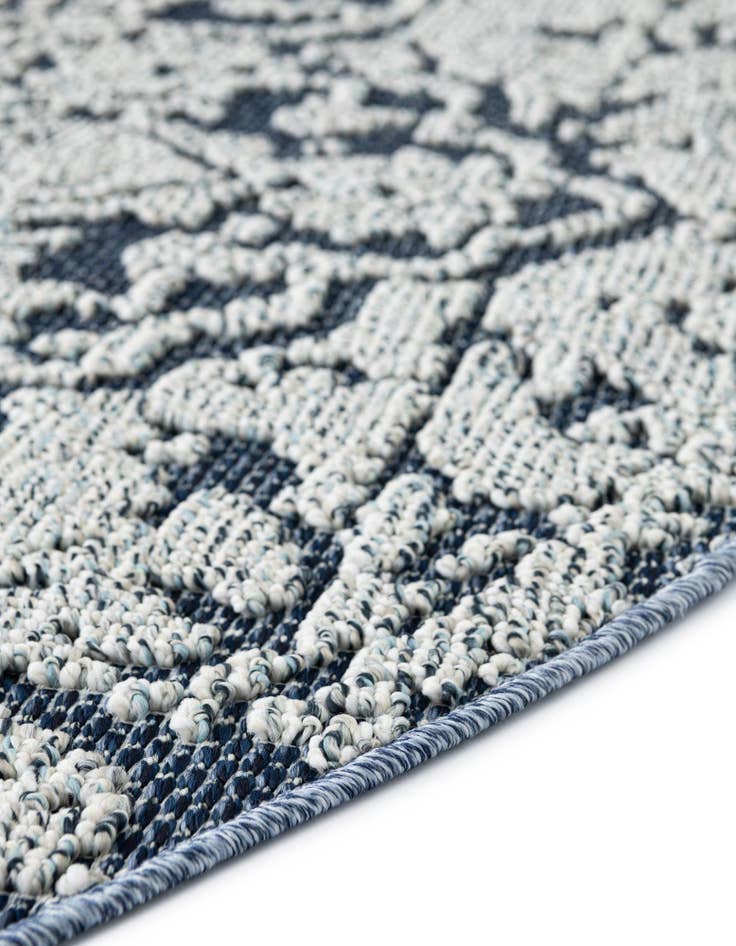 Detail image of  3' 1 x 3' 1  Washable Traditional Indoor / Outdoor Round Rug