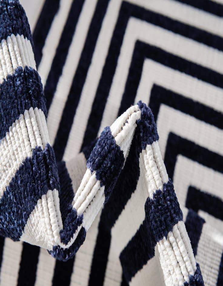 Detail image of  8' x 8'  Washable Sabrina Soto Prescott Indoor / Outdoor Round Rug