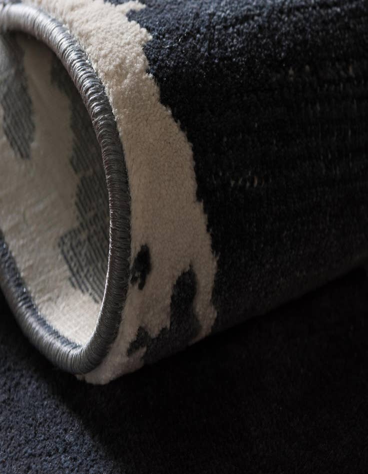 Detail image of Jill Zarin 8' x 8' Uptown Carnegie Hill Round Rug