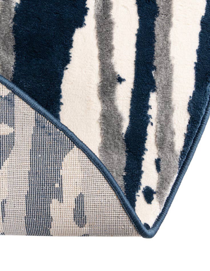 Detail image of  4' x 4' Vince Camuto Round Rug