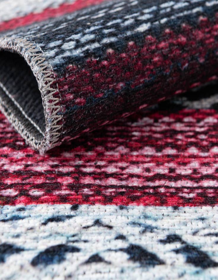 Detail image of  4' x 4'  Washable Yara Round Rug