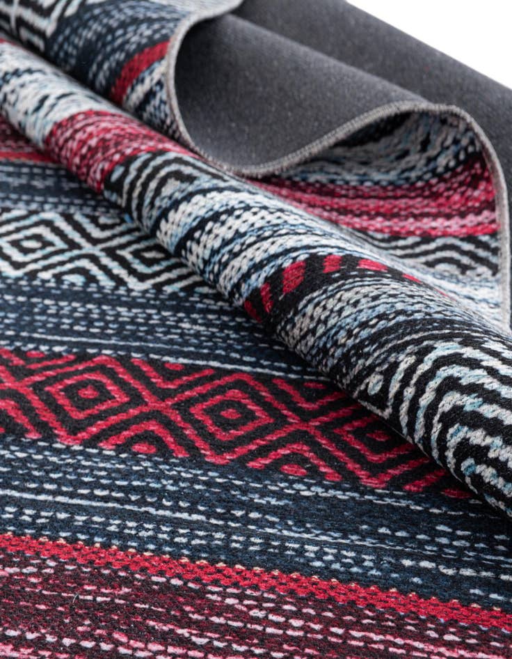 Detail image of  4' x 4'  Washable Yara Round Rug