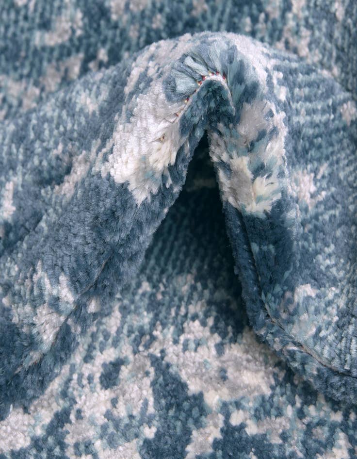 Detail image of  2' 7 x 10' Charleston Runner Rug