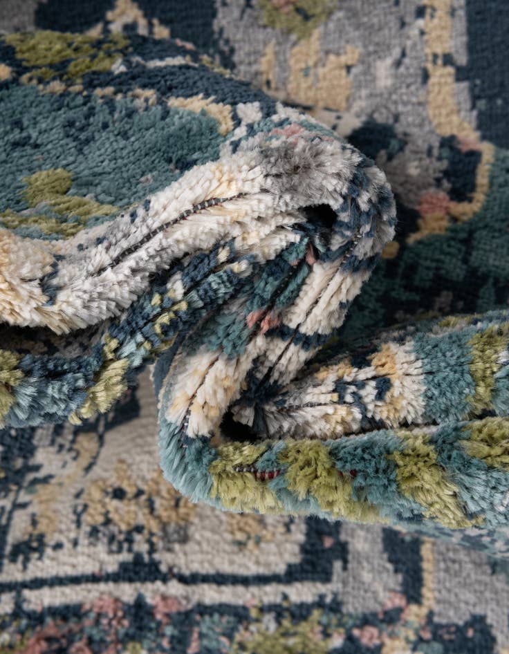 Detail image of  2' 7 x 10' Charleston Runner Rug