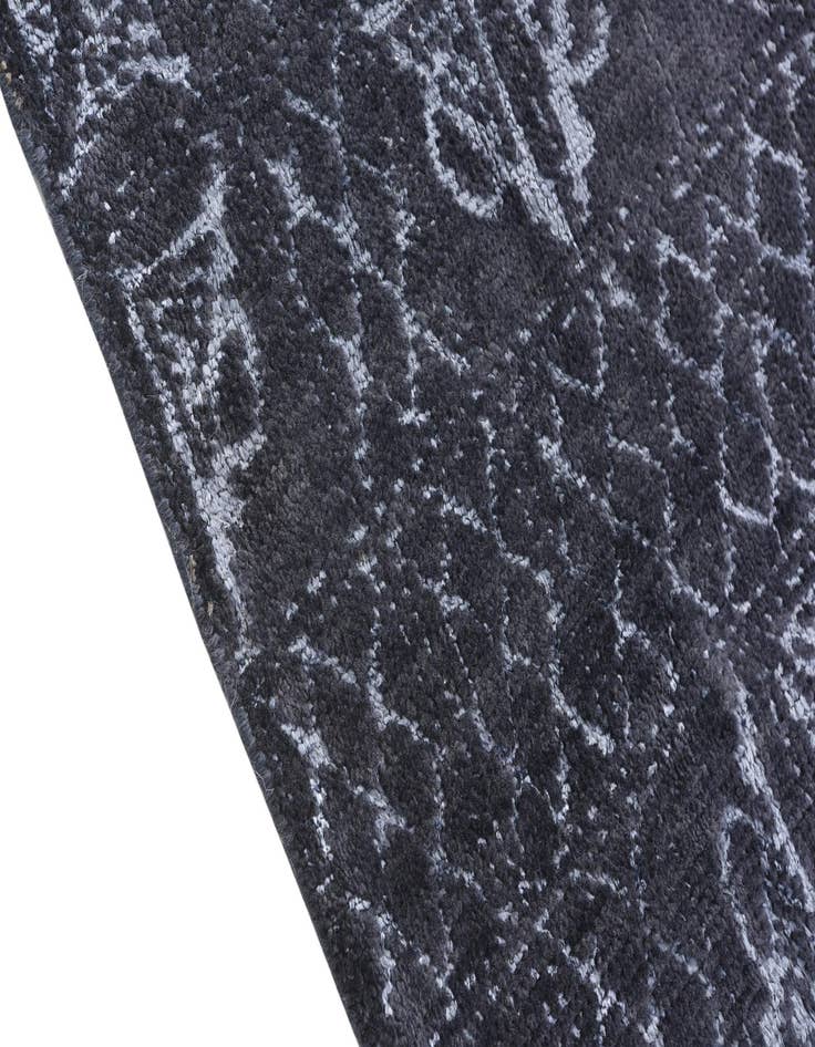 Detail image of  2' 8 x 8' 6  Hand Knotted Darya Runner Rug