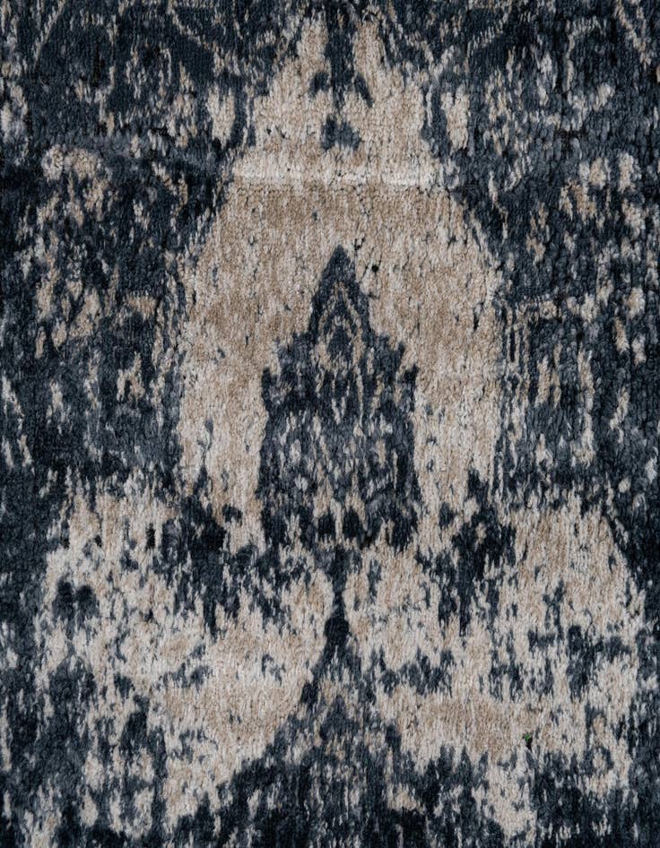 Detail image of  2' 2 x 6' 7 Eliza Runner Rug