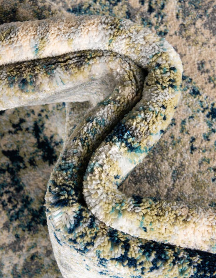 Detail image of  2' 7 x 10' Gossamer Runner Rug