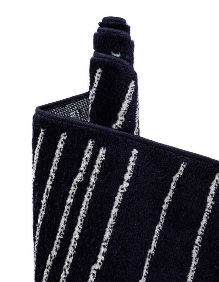 Detail image of  2' 7 x 10' Hanahan Runner Rug