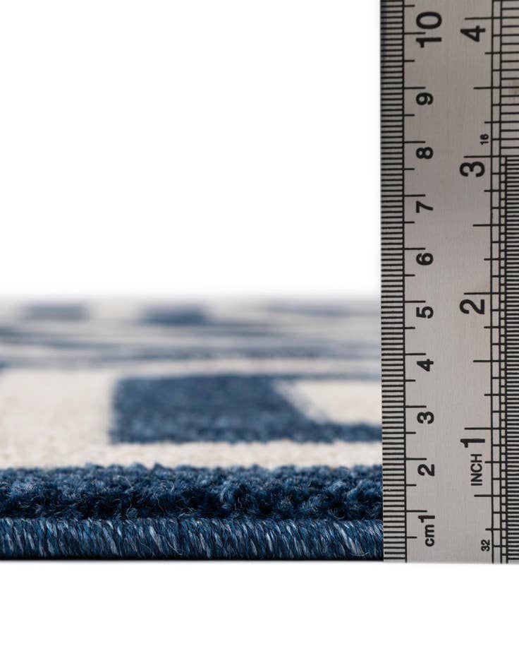 Detail image of  2' 7 x 10' Hera Runner Rug