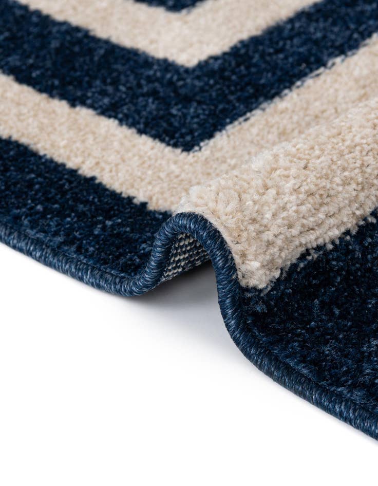 Detail image of  2' 7 x 10' Hera Runner Rug