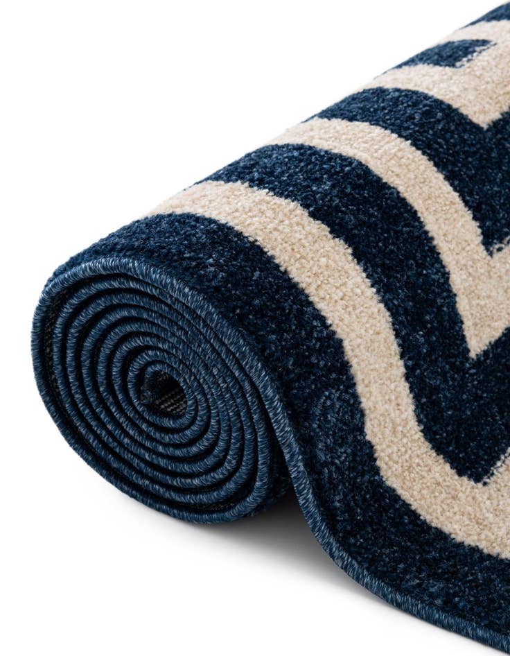 Detail image of  2' 7 x 10' Hera Runner Rug