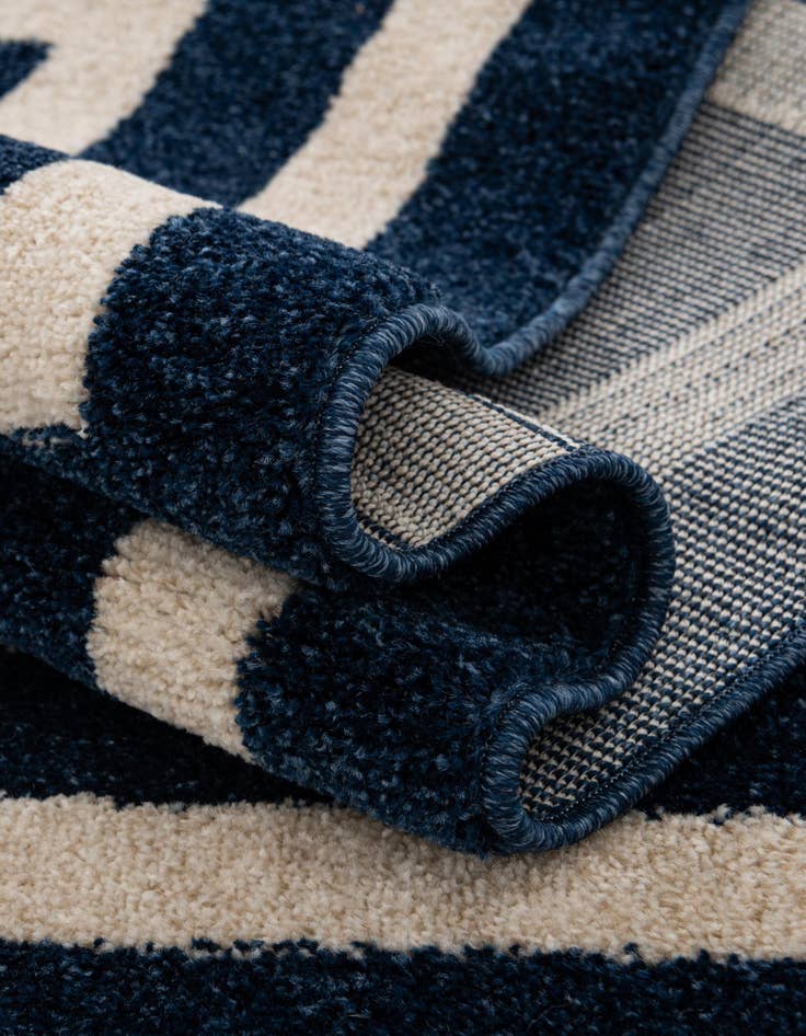 Detail image of  2' 7 x 10' Hera Runner Rug