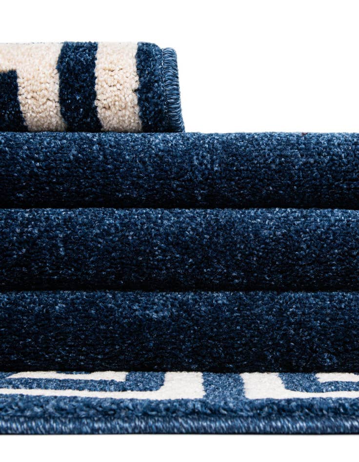 Detail image of  2' 7 x 10' Hera Runner Rug