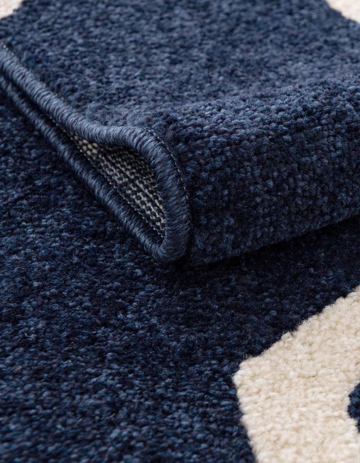 Detail image of  2' 7 x 10' Lattice Runner Rug