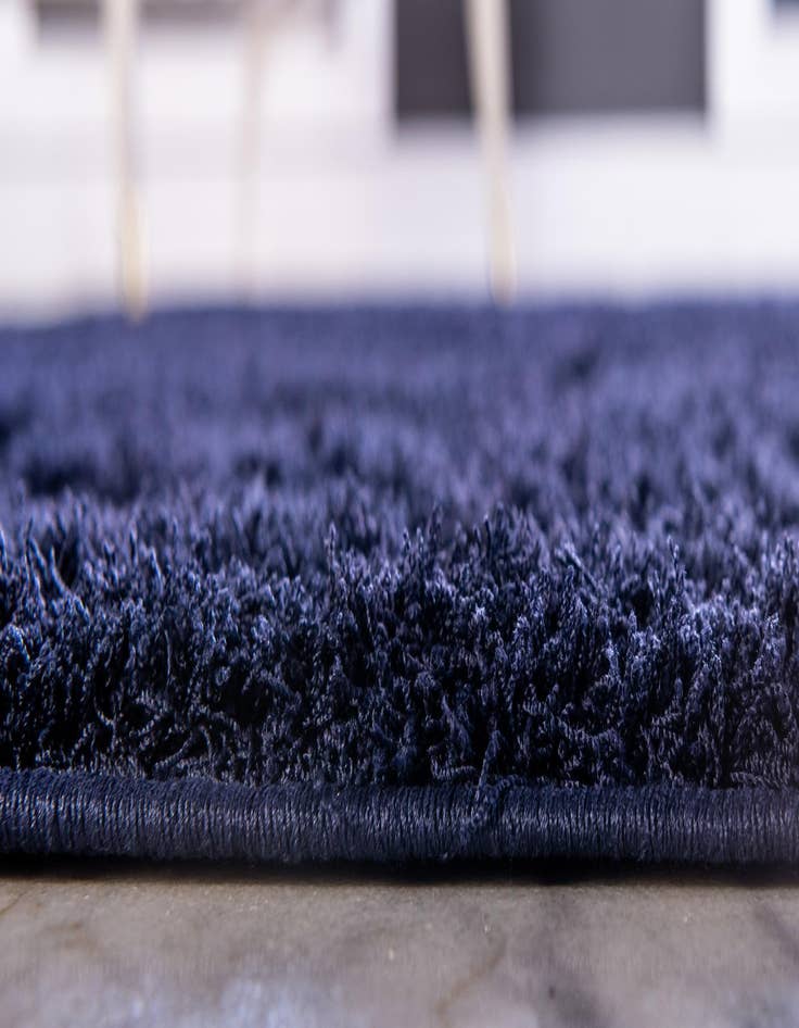 Detail image of  2' x 6' 9 Lattice Shag Runner Rug