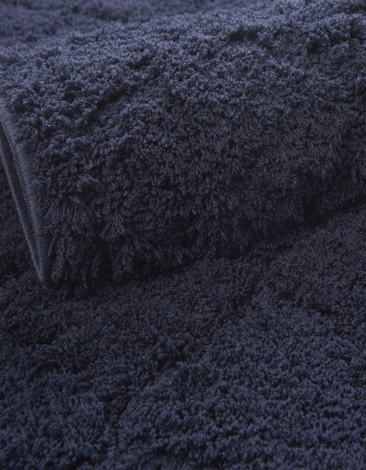 Detail image of  2' x 6' 9 Lattice Shag Runner Rug