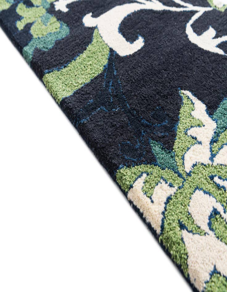 Detail image of  2' 1 x 4' Luna Runner Rug