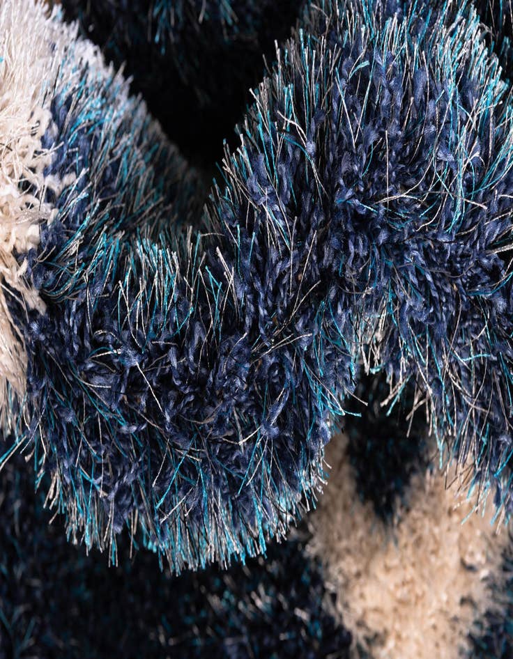 Detail image of 2' 7 x 10' Luxury Trellis Shag Runner Rug