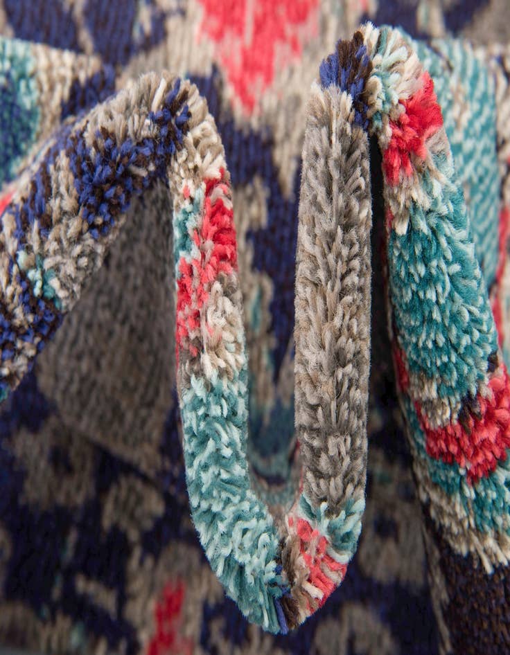 Detail image of  2' 7 x 10'  Washable Mesa Runner Rug