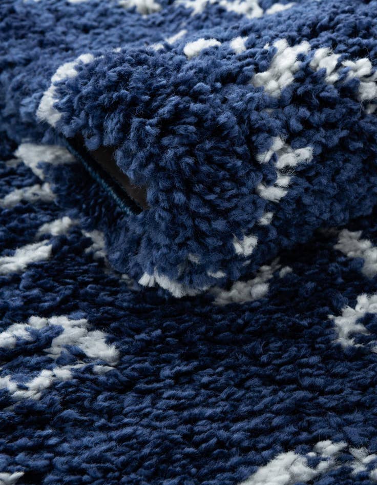 Detail image of  2' 7 x 6' Moroccan Shag Runner Rug