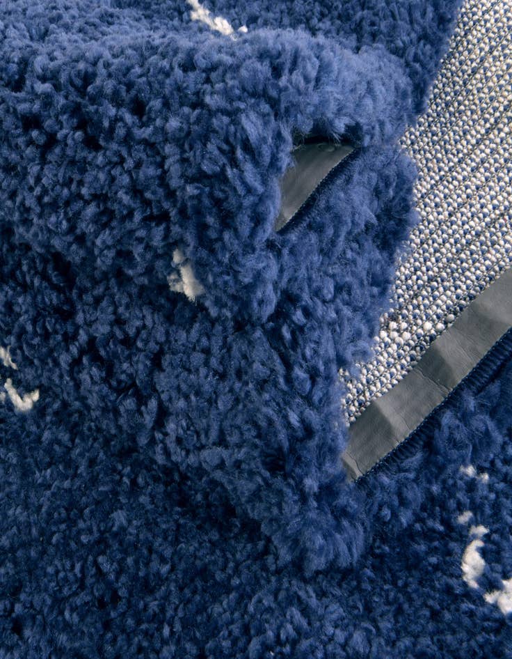 Detail image of  2' 7 x 6' Moroccan Shag Runner Rug