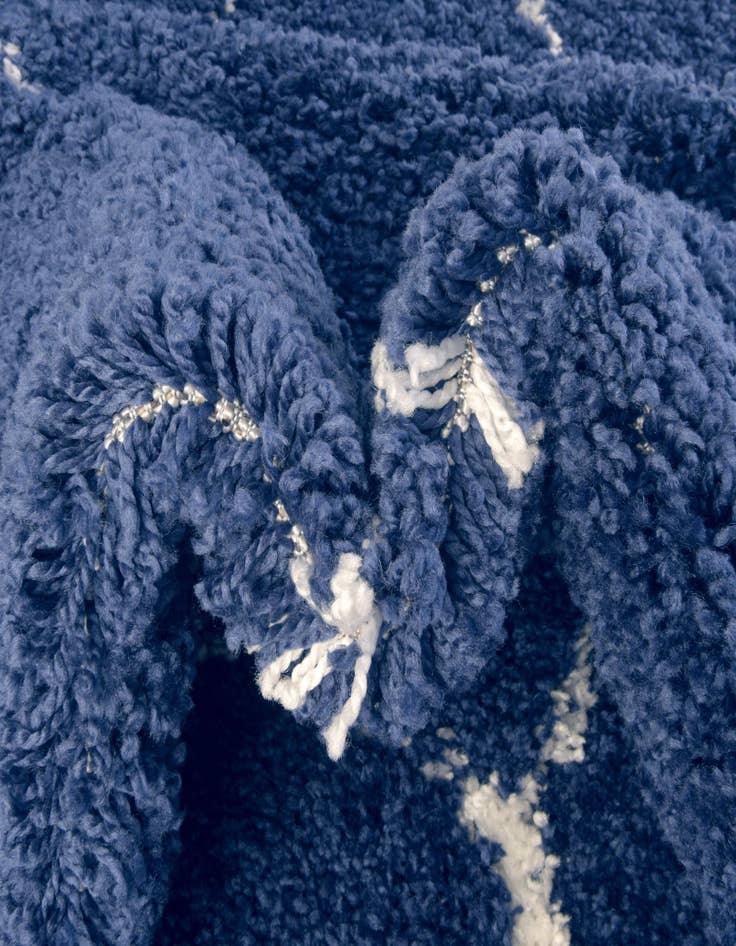 Detail image of  2' 7 x 6' Moroccan Shag Runner Rug