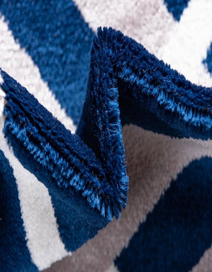 Detail image of Jane Seymour 2' x 6' Open Hearts Runner Rug