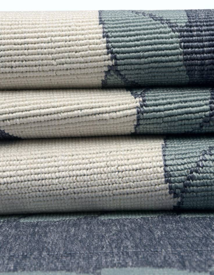 Detail image of  2' 7 x 10'  Washable Coastal Indoor / Outdoor Runner Rug