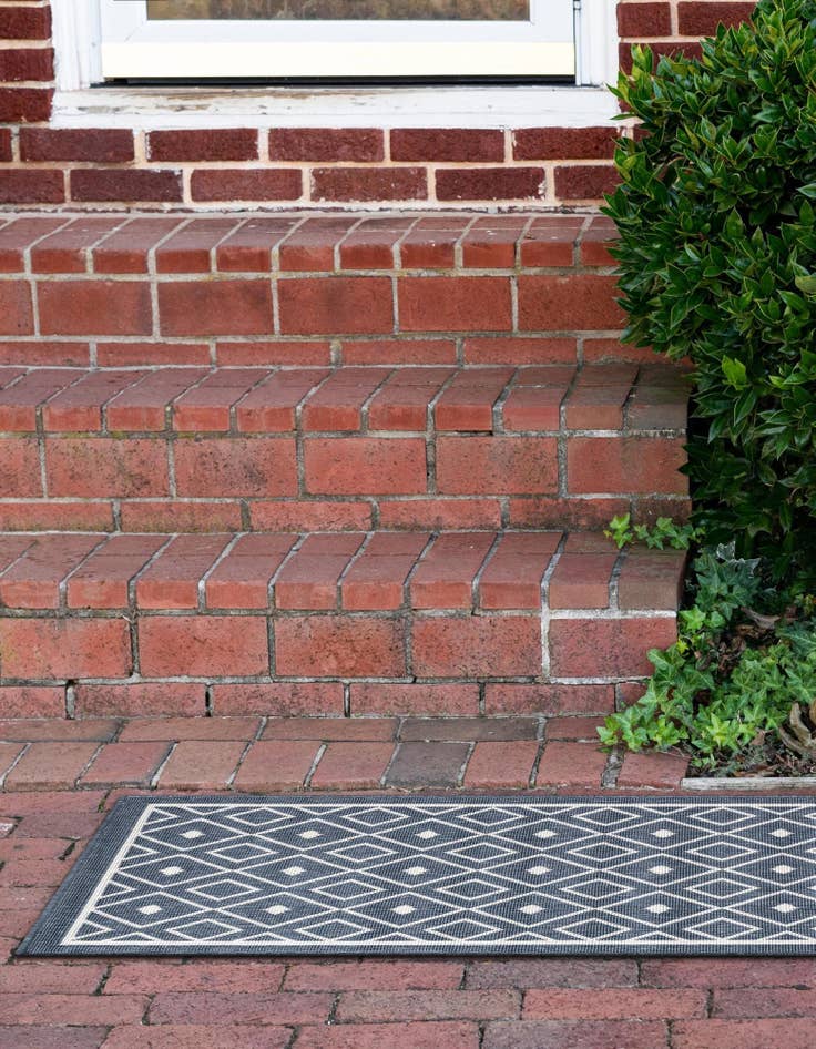 Detail image of  2' x 8'  Washable Lattice Indoor / Outdoor Runner Rug