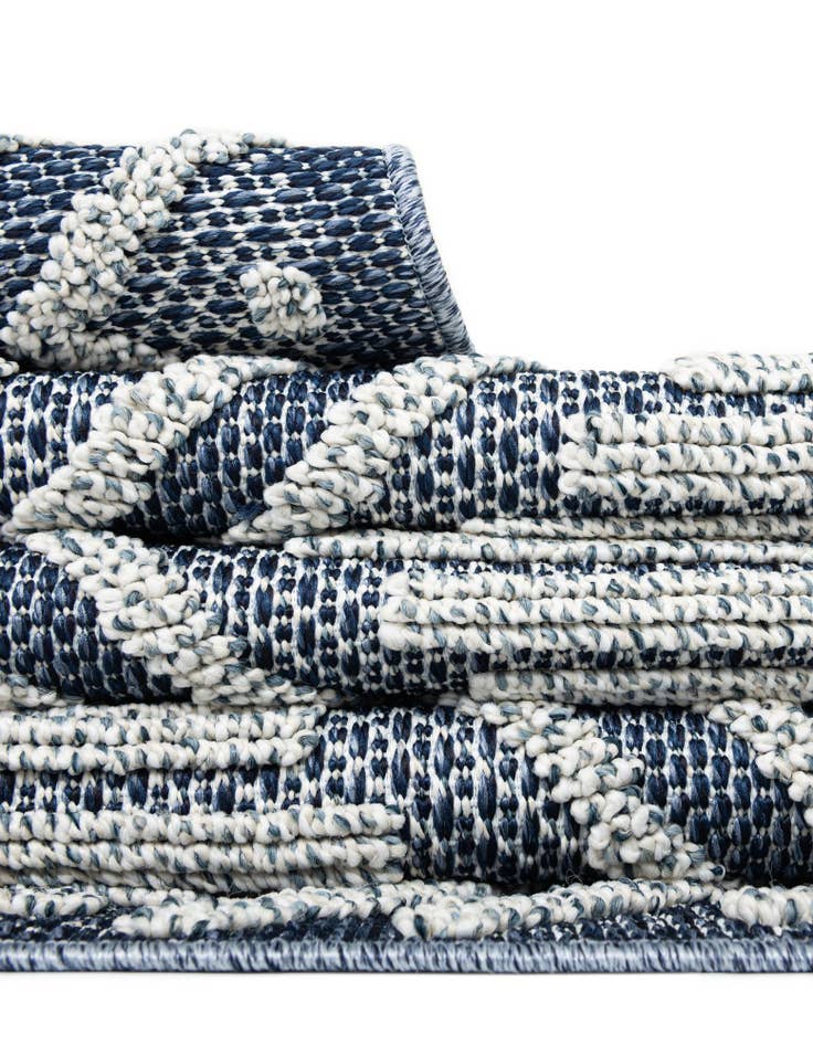 Detail image of  2' x 8'  Washable Lattice Indoor / Outdoor Runner Rug