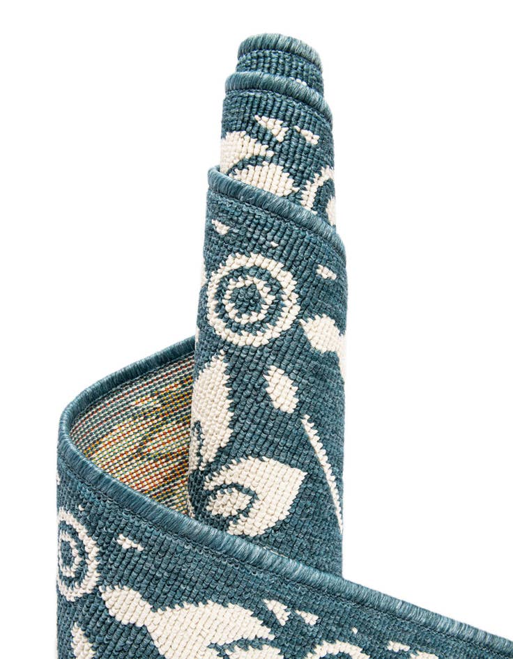 Detail image of  2' x 5'  Washable Lattice Indoor / Outdoor Runner Rug