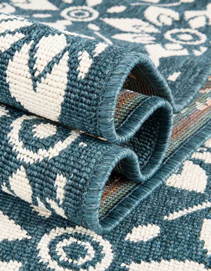 Detail image of  2' x 5'  Washable Lattice Indoor / Outdoor Runner Rug