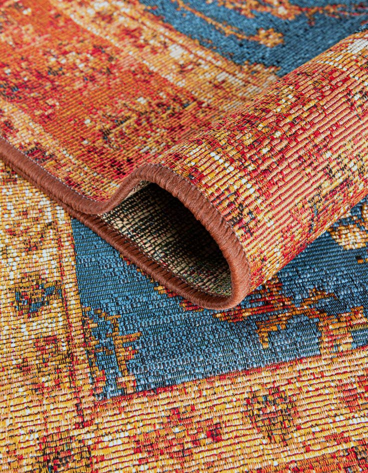 Detail image of  2' x 5'  Washable Traditional Indoor / Outdoor Runner Rug