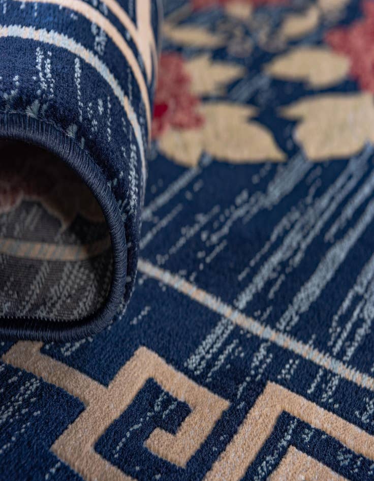 Detail image of 2' 7 x 10' Pao Tou Runner Rug