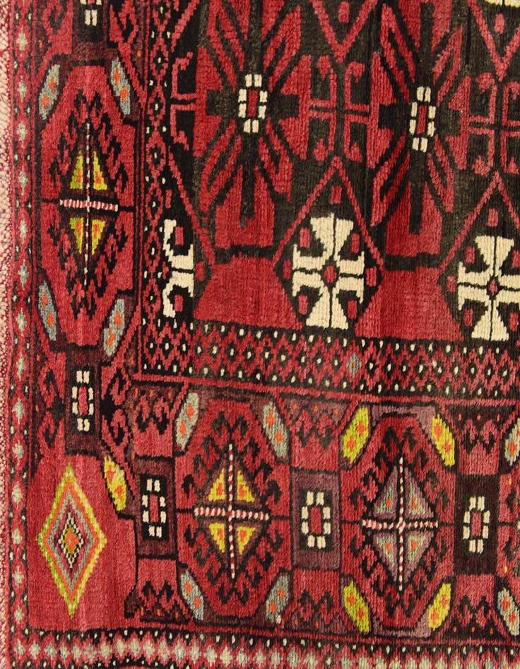 Detail image of  4' 10 x 9' 10  Hand Knotted Shiraz Persian Wool Runner Rug