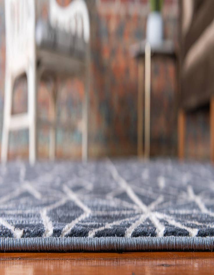 Detail image of Jill Zarin 2' 7 x 8' Uptown Fifth Avenue Runner Rug