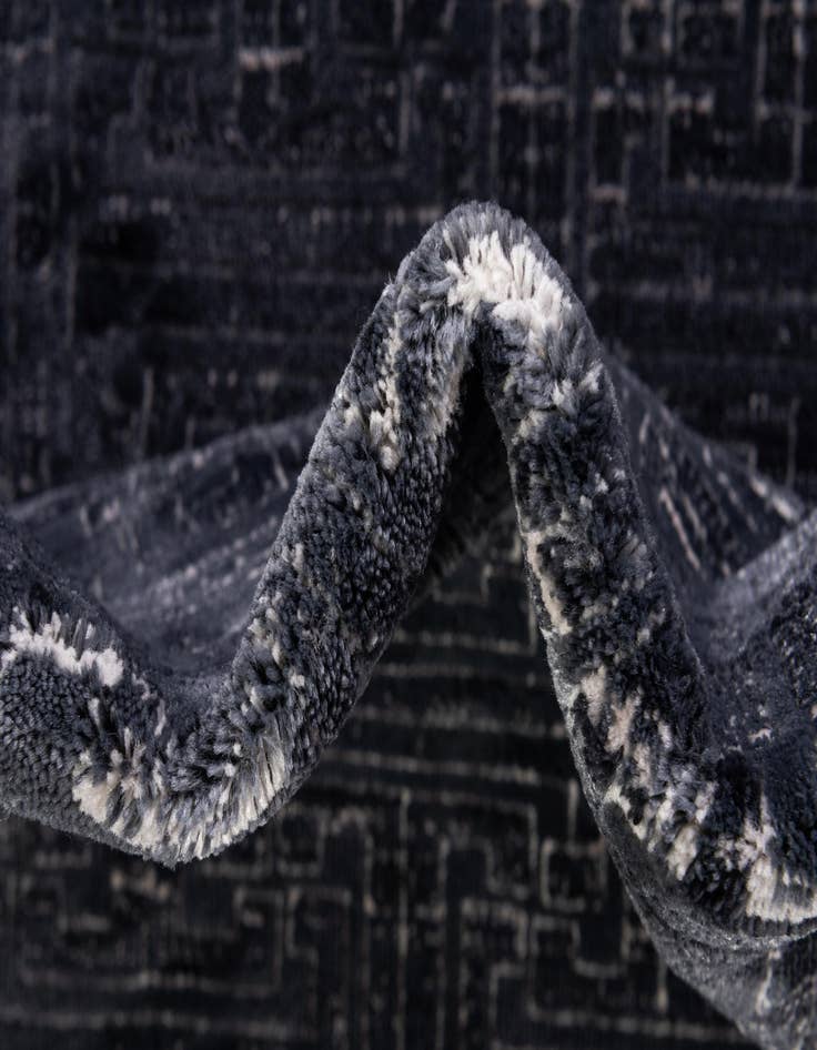 Detail image of Jill Zarin 2' 7 x 8' Uptown Park Avenue Runner Rug