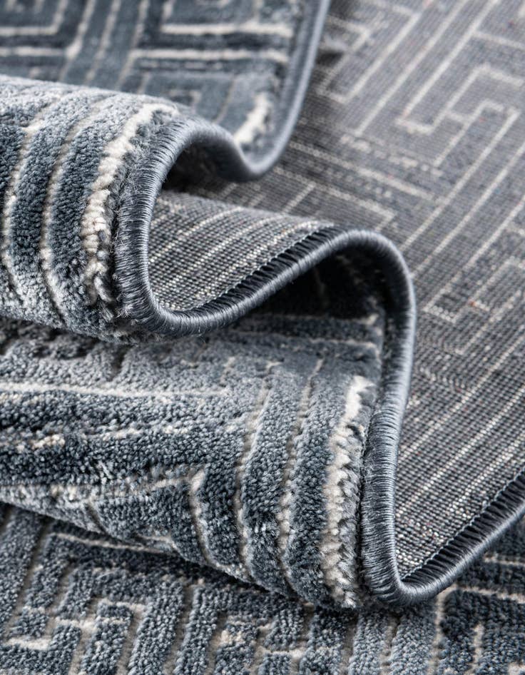 Detail image of Jill Zarin 2' 7 x 8' Uptown Park Avenue Runner Rug