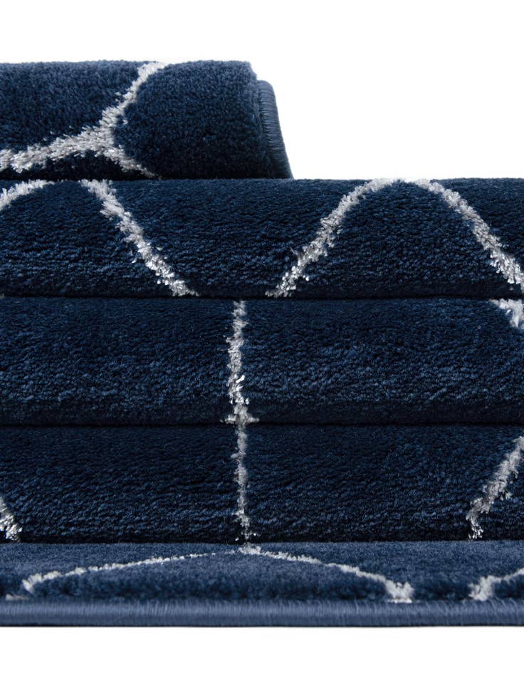 Detail image of  7' x 10'  Marilyn Monroe&trade; Glam Trellis Rug