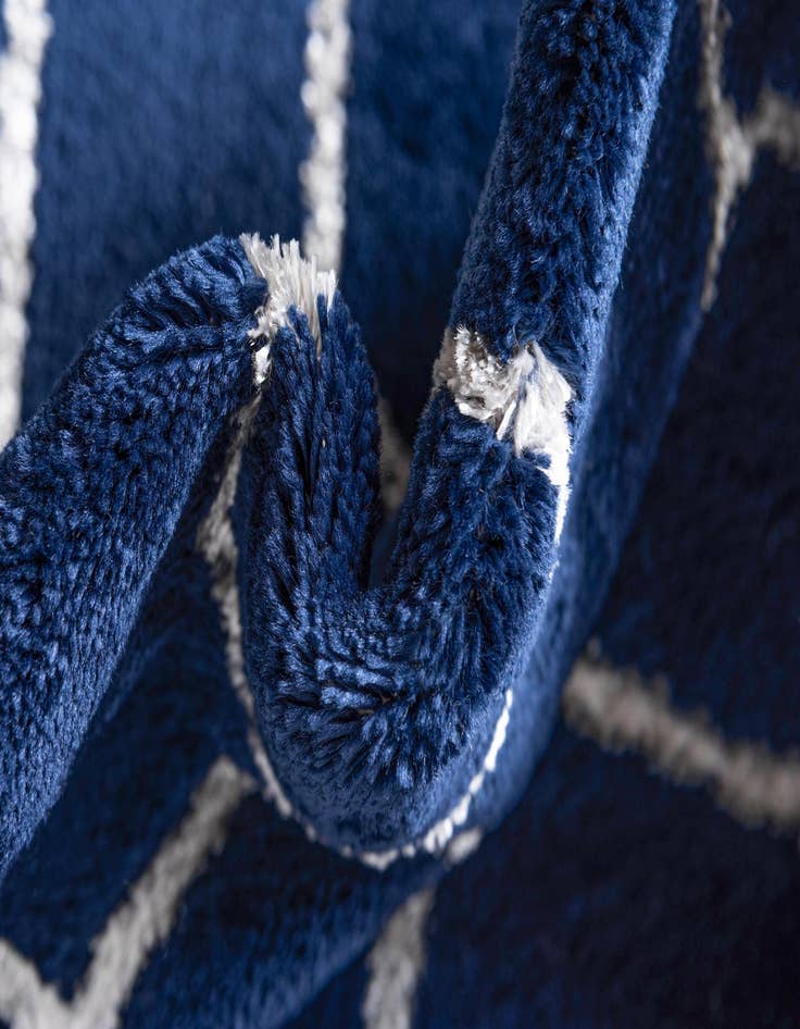 Detail image of  7' x 10'  Marilyn Monroe&trade; Glam Trellis Rug