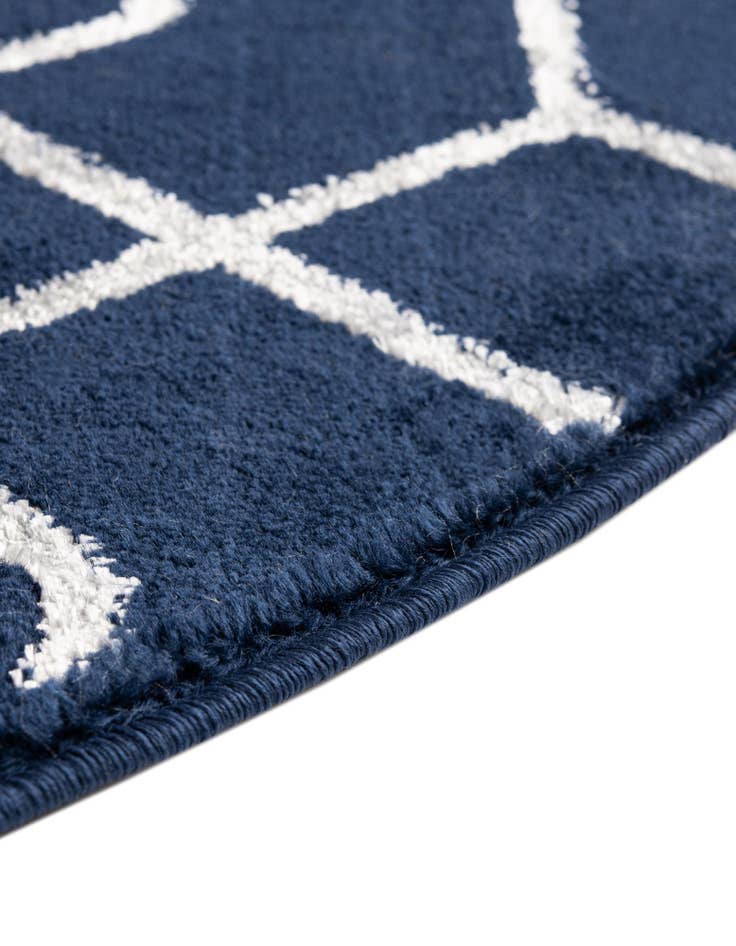 Detail image of  5' 3 x 5' 3  Marilyn Monroe™ Glam Trellis Round Rug