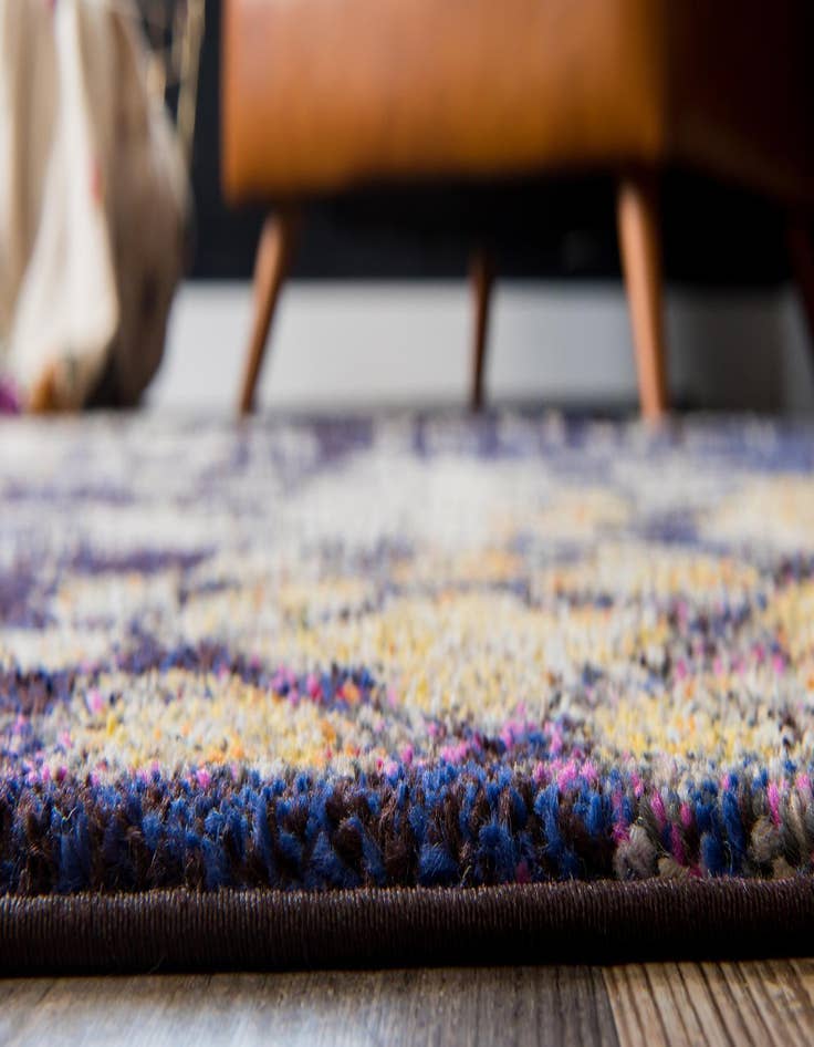 Detail image of  6' x 6'  Washable Carnevale Square Rug